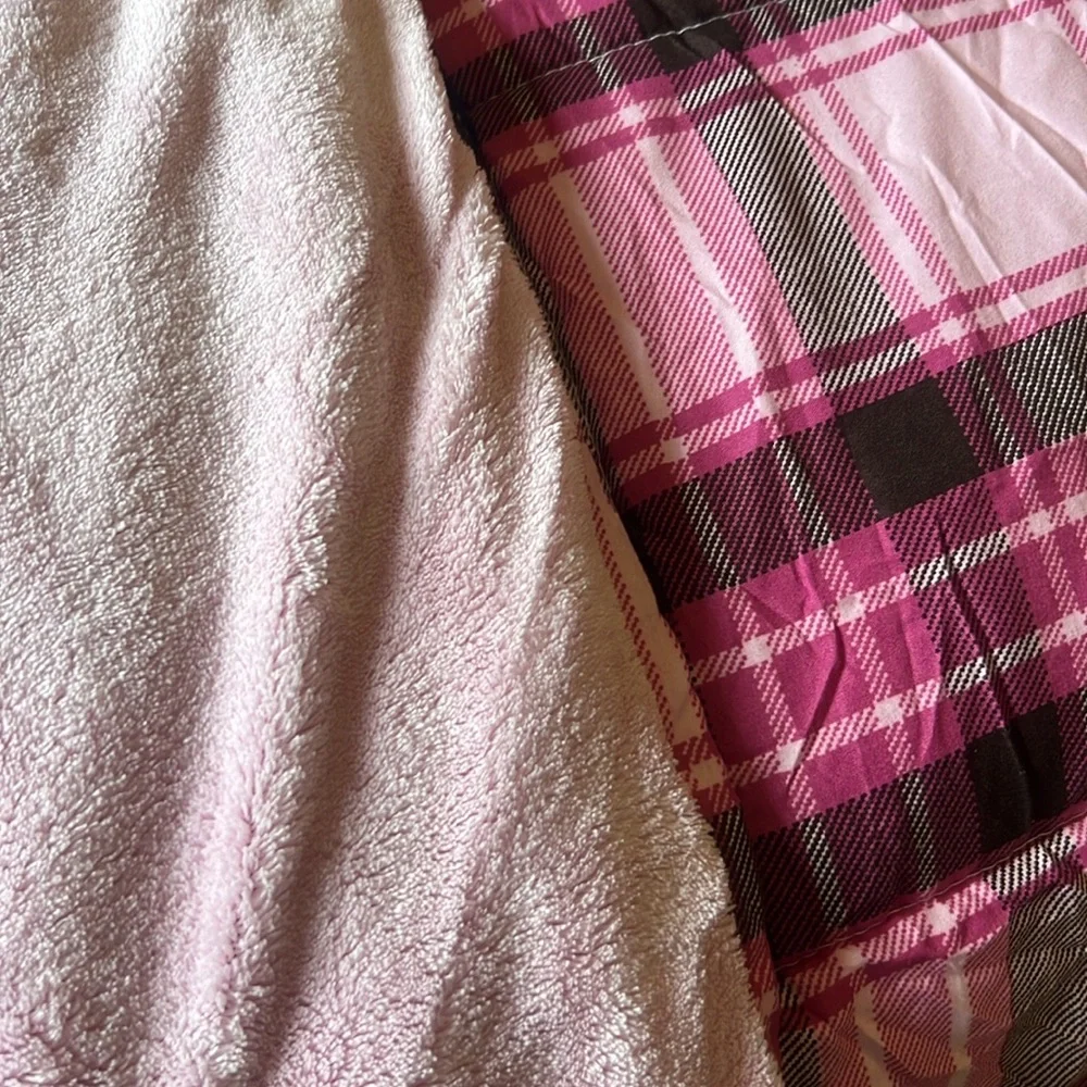 Pink reversible comforter